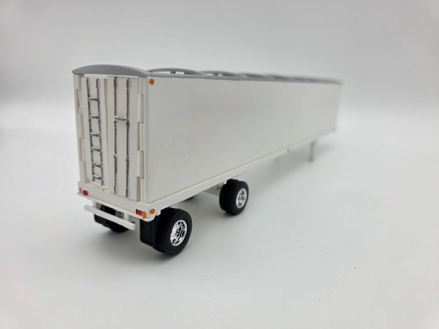 Shuffle floor trailer, 53ft spread axle