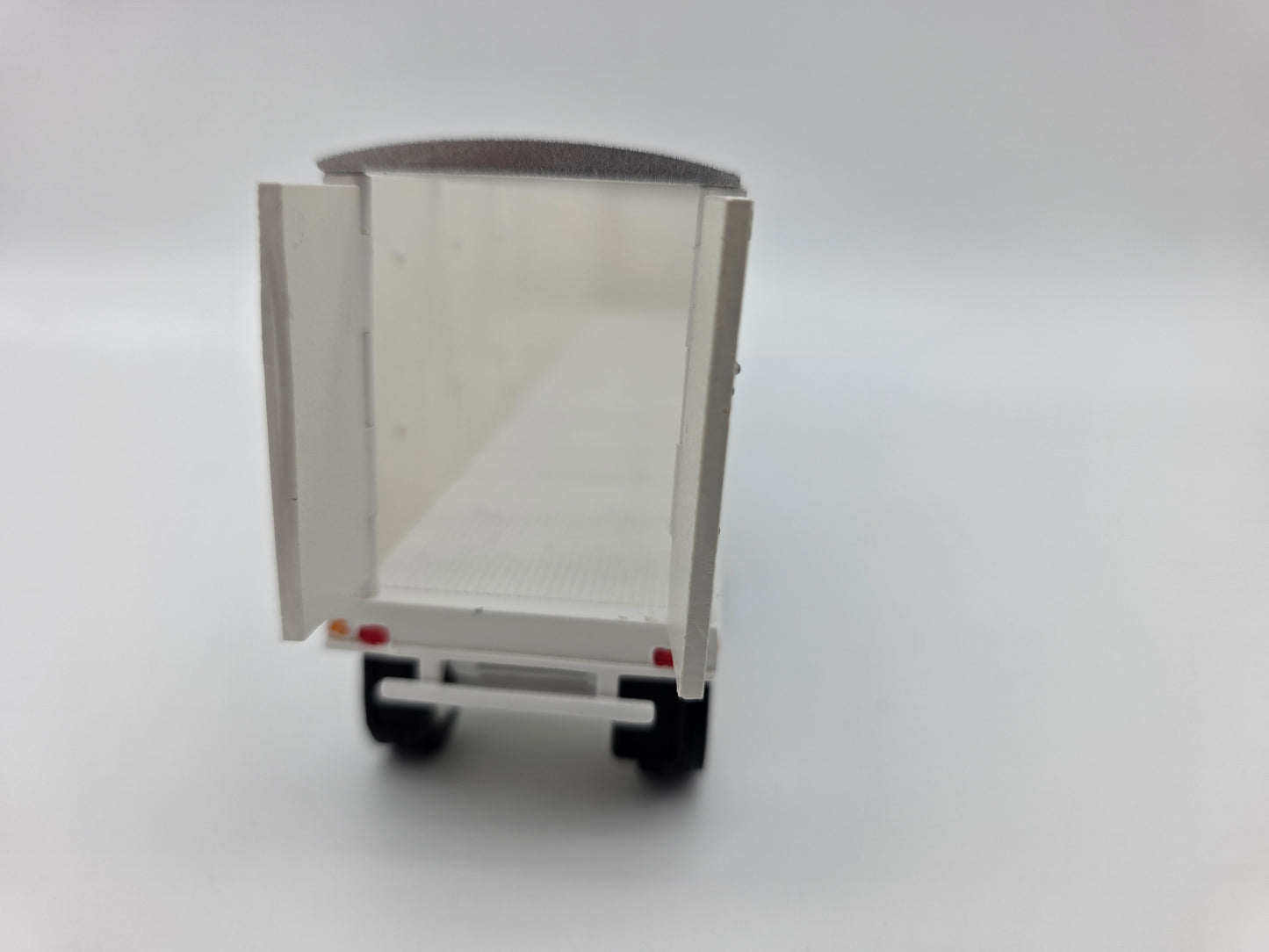 Shuffle floor trailer, 53ft spread axle