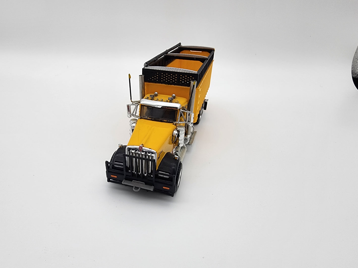 JBS/Artex 24ft chain floor truck mount box